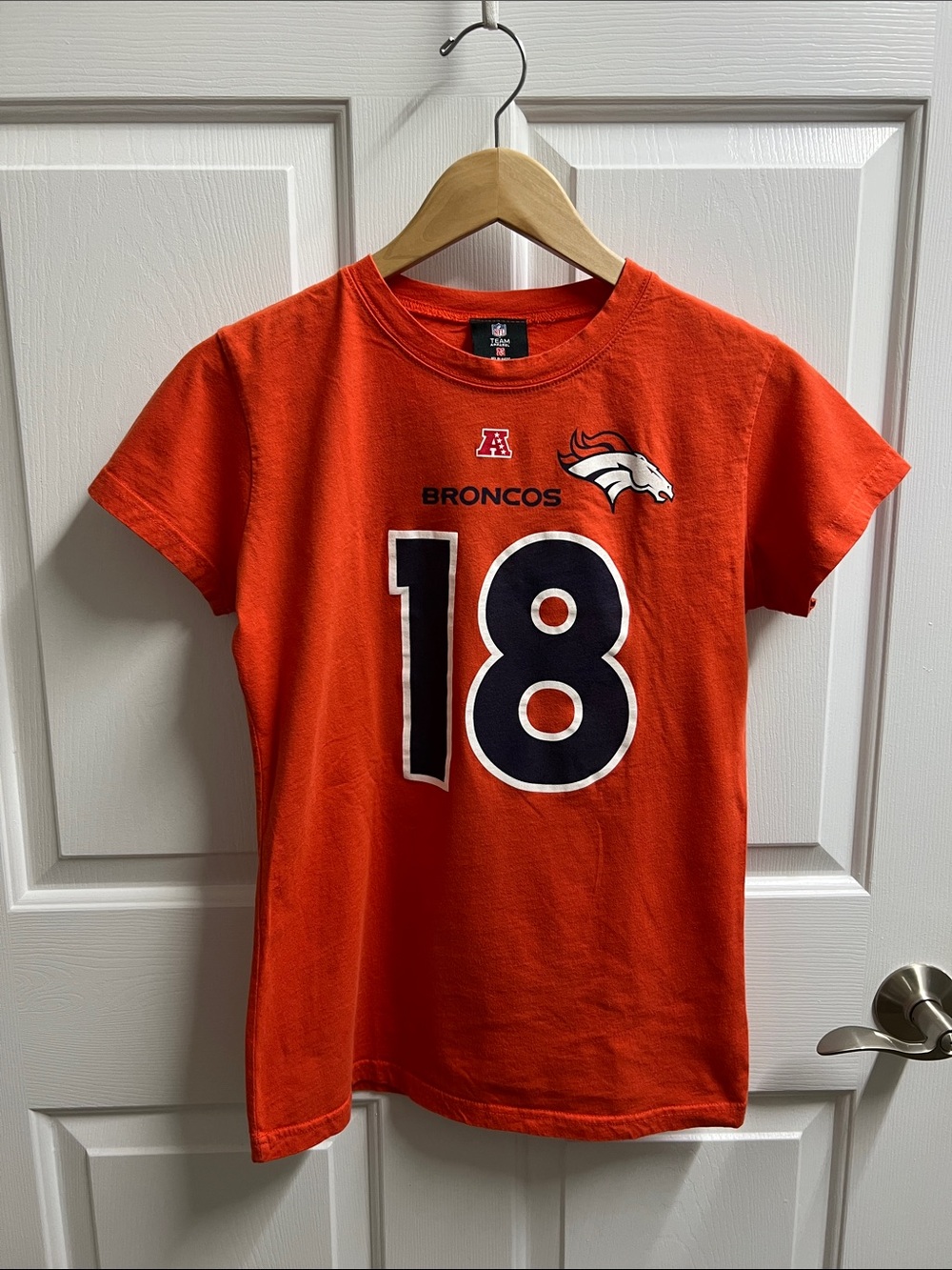 NFL team apparel Women’s Denver Broncos #18 Short Sleeve Tee Orange manning S